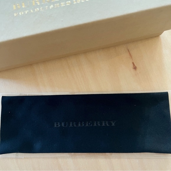 Burberry Box & Cleaning Cloth for Sunglasses - Picture 2 of 5
